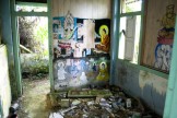 2358 Paintings in Old House Going Down Jeep Track.JPG (137 KB)